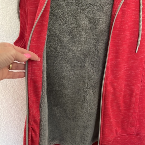 Red hooded vest jacket - Picture 4 of 4